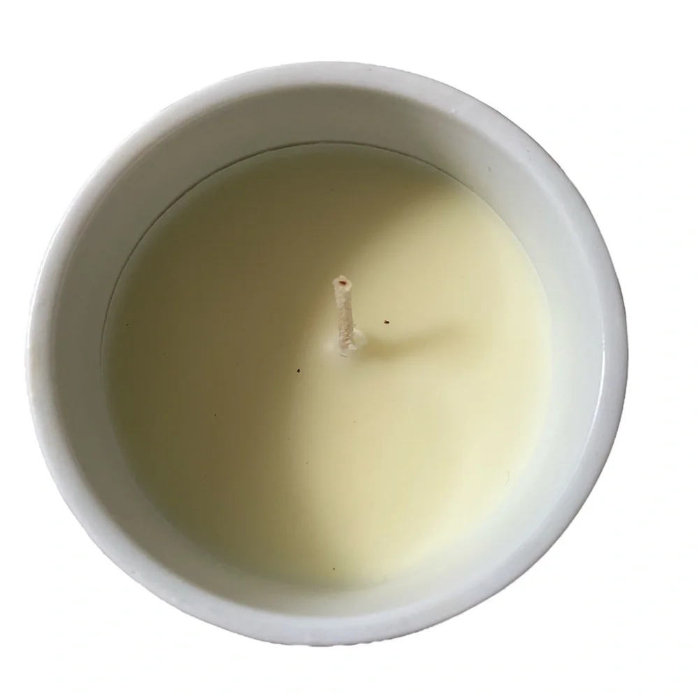 Anthropologie Illume Soy Candle GOLDEN AMBER 7.2 oz NEW Ceramic Jar with Lid - Picture 2 of 4